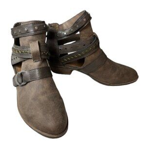 Maurice’s Women’s Rustic Callie Multi-buckle Ankle Boots Size 7.5